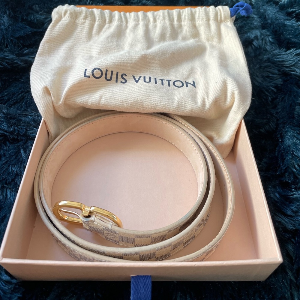 Louis Vuitton Damier Azur belt, size 90|36. Worn less than 5 times.